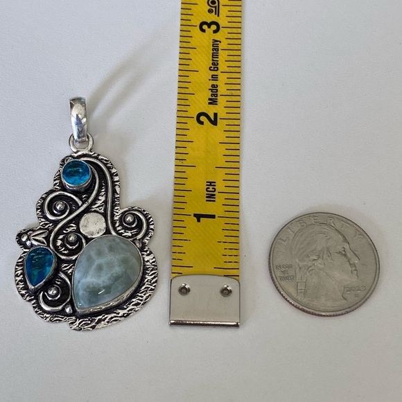 Elegant Larimar and Topaz 925 Sterling Silver Necklace Pendant - Picture 4 of 4
